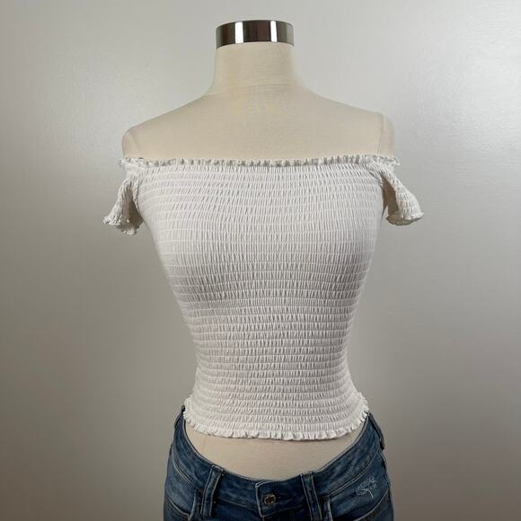 Hollister Tops - Hollister • White Scrunch Crop Top